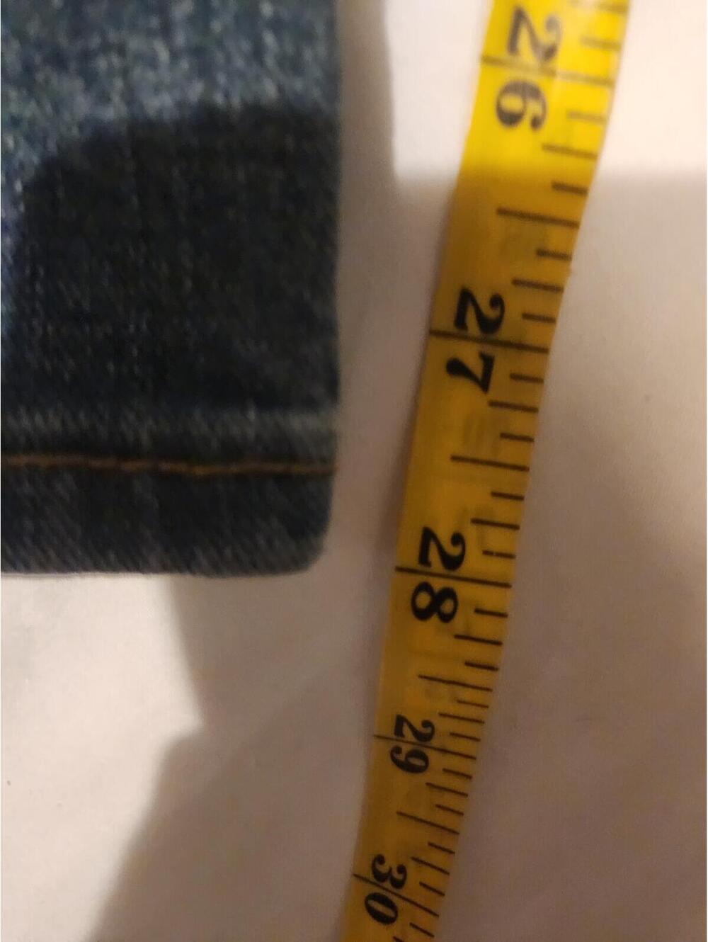 Levi Strauss Signature Medium Wash. Size 30 28 actual inseam Excellent condition - Picture 2 of 6